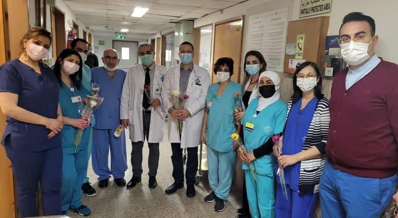 إدارة مستشفى الناصرة الانجليزي تعايد مرضى قسم الدياليزا في يوم الكلى العالمي