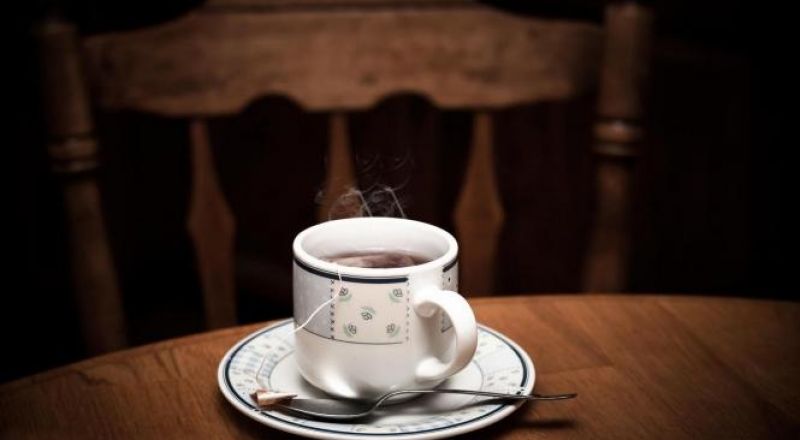 كوبان إلى ثلاثة أكواب من الشاي يوميا قد توقف مرضا دماغيا لا علاج له