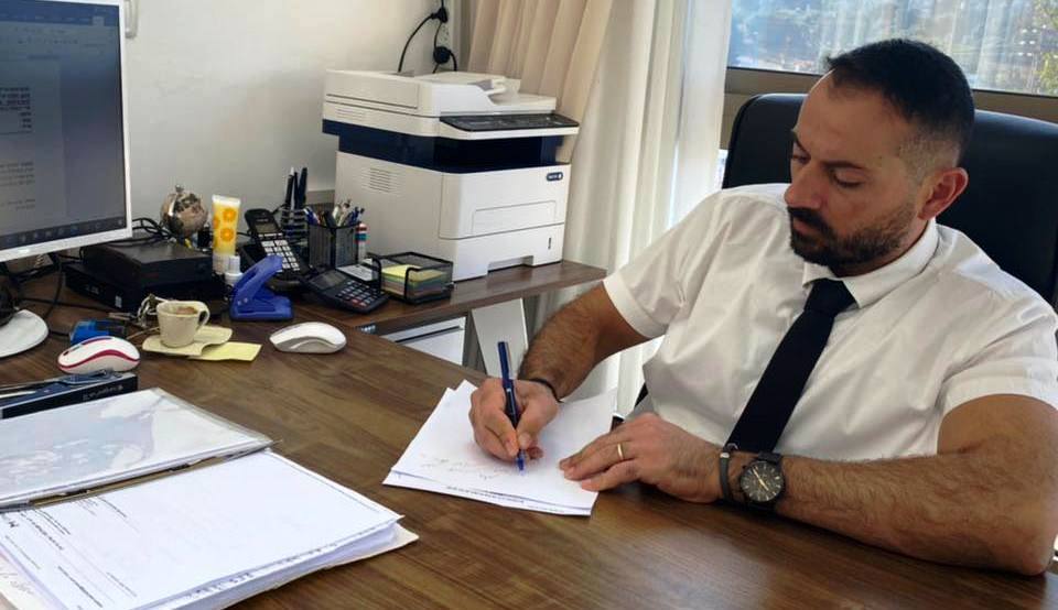 شركة التأمين عرضت تعويض لمصاب حادث طرق 75 الف شيكل, لكن المحامي اشرف صباغ الزمهم بدفع 560 الف شيكل- تابعوا