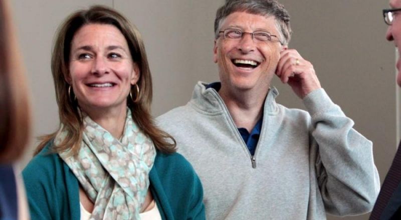 بيل غيتس وزوجته يتوقعان موعدا لعودة العالم تماما إلى طبيعته