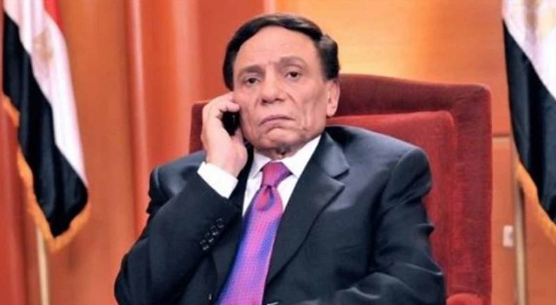 لا يغادر منزله وملتزم بالحجر الصحي.. حقيقة إصابة عادل إمام بكورونا؟