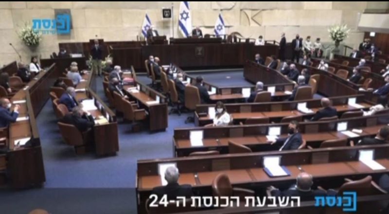 اعضاء الكنيست الـ 24 يؤدون تصريح الولاء وسامي ابو شحادة يرفض تصريح الولاء