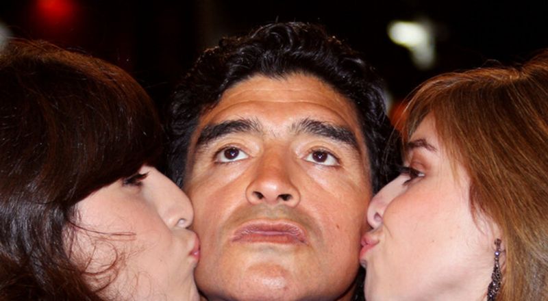 محامي مارادونا يفتح النيران على ابنتيه