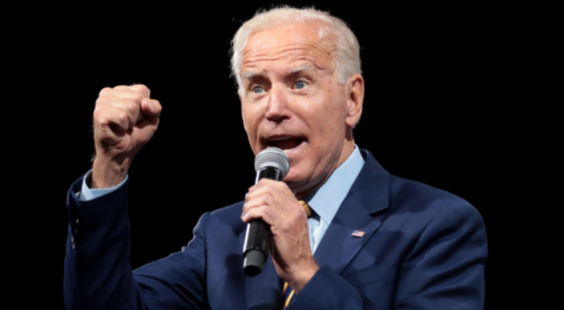 استطلاع: الأمريكيون يحملون إدارة بايدن مسؤولية الأزمة الحدودية