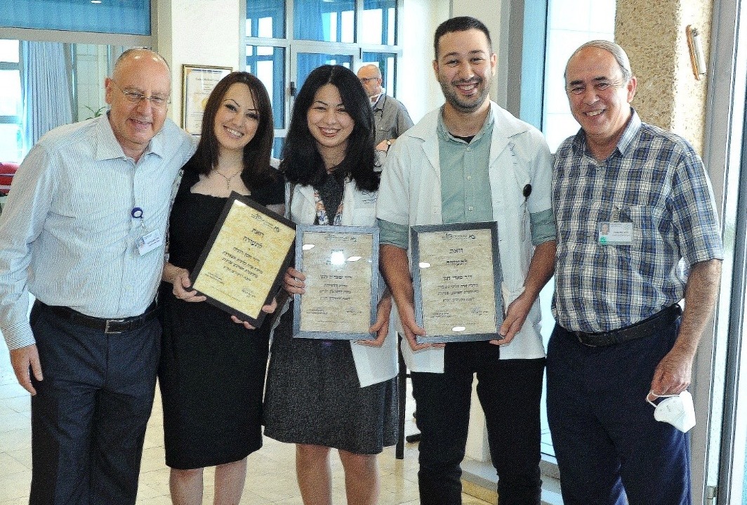 المركز الطبي الجليل- 3 شهادات امتياز لثلاثة أطباء اشقاء متفوقين من جولس....تابعوا