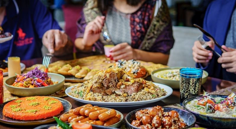 كنيسة في برشلونة تستضيف المسلمين في إفطار رمضان