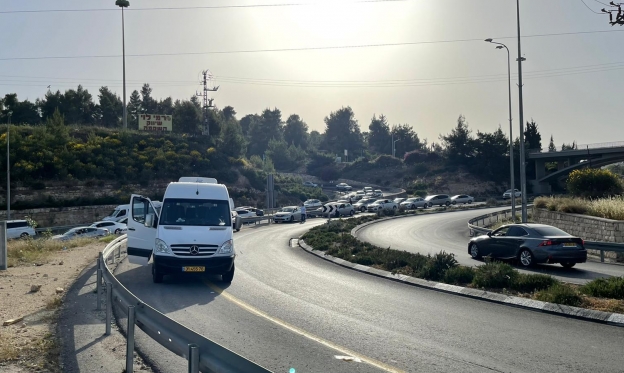 الشرطة تتراجع: فتح الطريق أمام حافلات المتوجهين إلى المسجد الأقصى