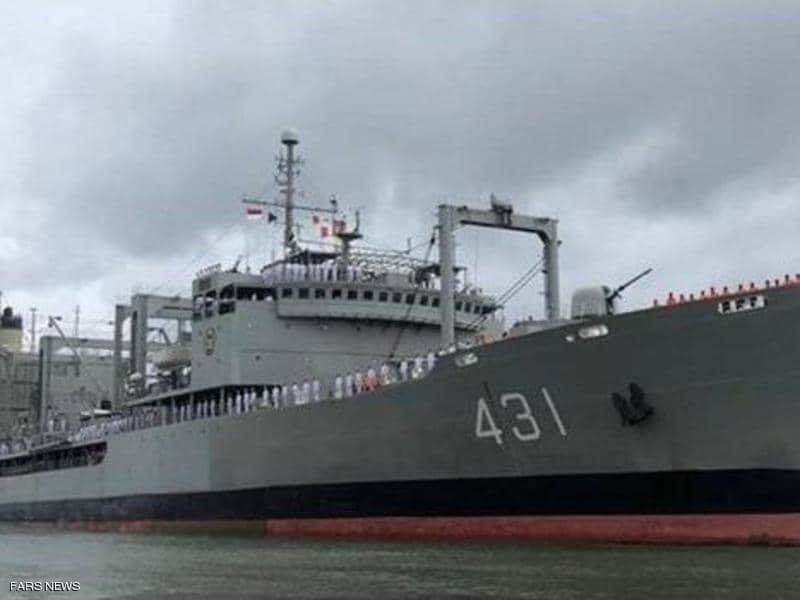 في ظروف غامضة .... غرق سفينة عسكرية للبحرية الإيرانية بعد اندلاع حريق فيها