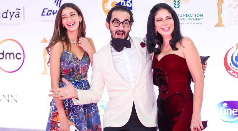 منى زكي لابنتها لا أحد يمتلك جسدك حتى زوجك.. ما القصة؟