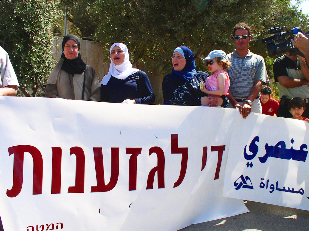 الحكومة تمدد قانون المواطنة ( لم الشمل) | 45000 عائلة تنتظر مصيرها