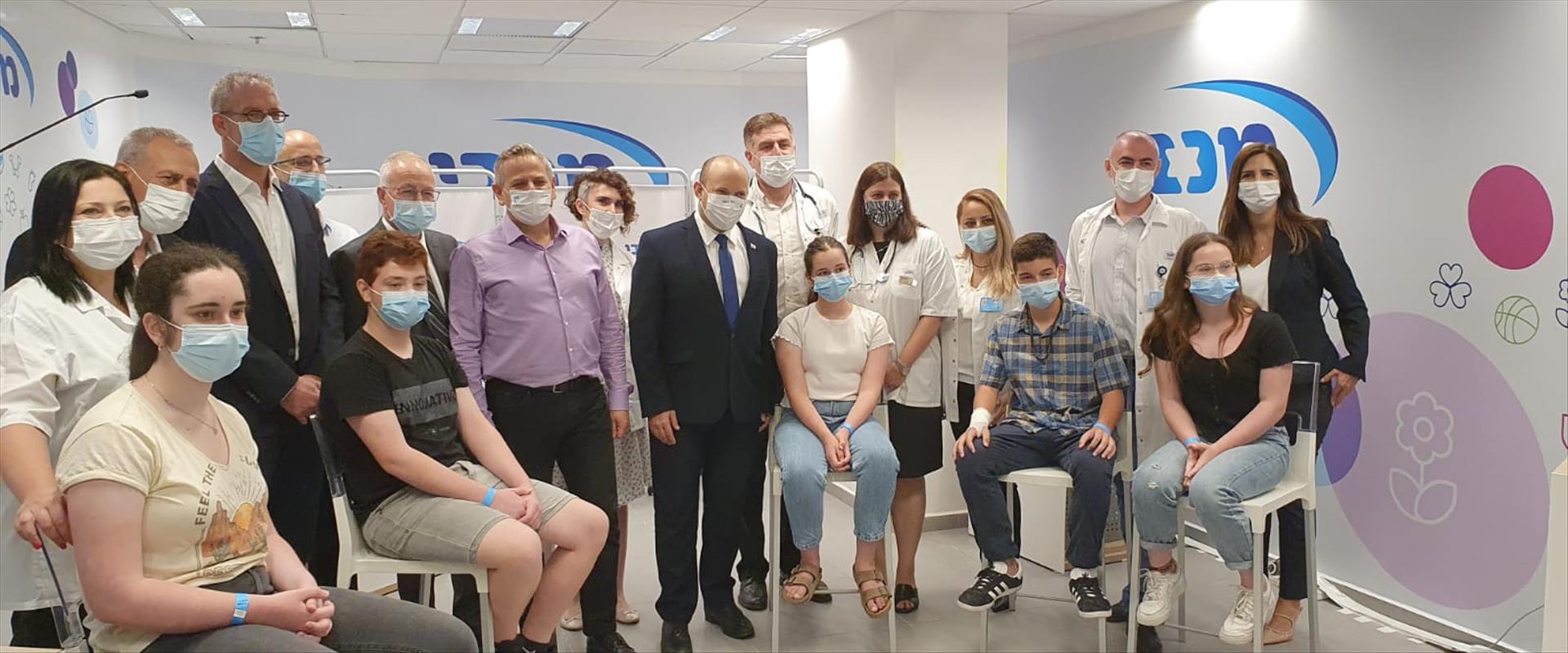 بنيت يدعو الى تطعيم الأولاد ضد الكورونا