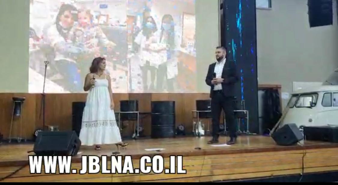 بالفيديو- الممرض  تامر ليوس من معليا يغني (هللويا ) في يوم التمريض لواء الشمال