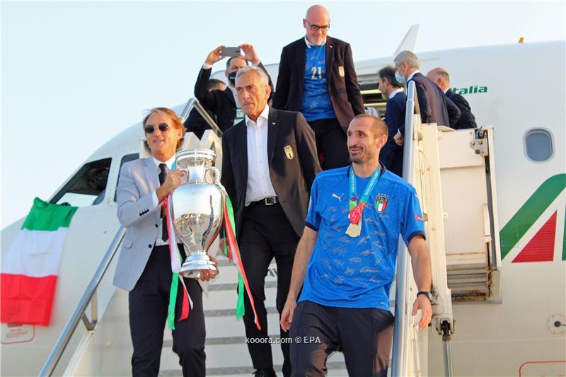  منتخب إيطاليا يعود إلى روما بكأس أوروبا
