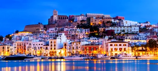 إيبيزا الإسبانية لرحلة صيفيّة رائعة