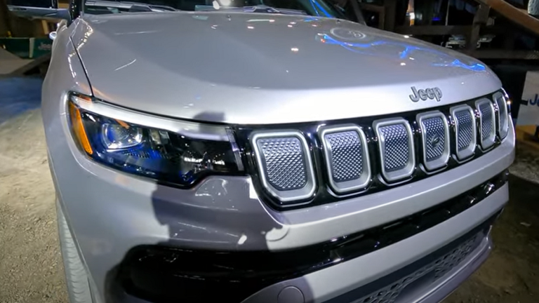 Jeep تغزو أسواق العالم برباعية دفع مميزة