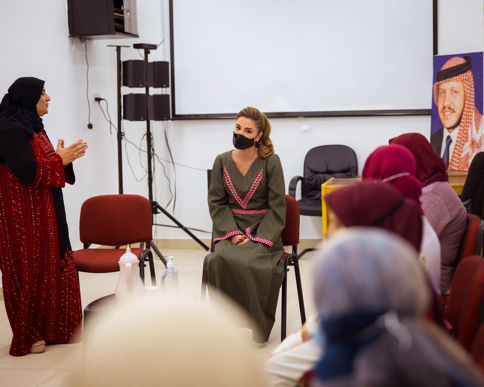 كيف شجعت الملكة رانية  الاردنيين على تلقي لقاح الكورونا؟؟