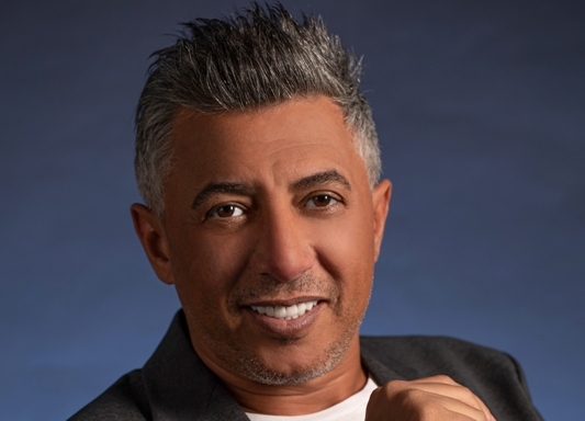 الفنان عمر العبداللات يهدي الجمهور الخليجي أغنية بنلتقي