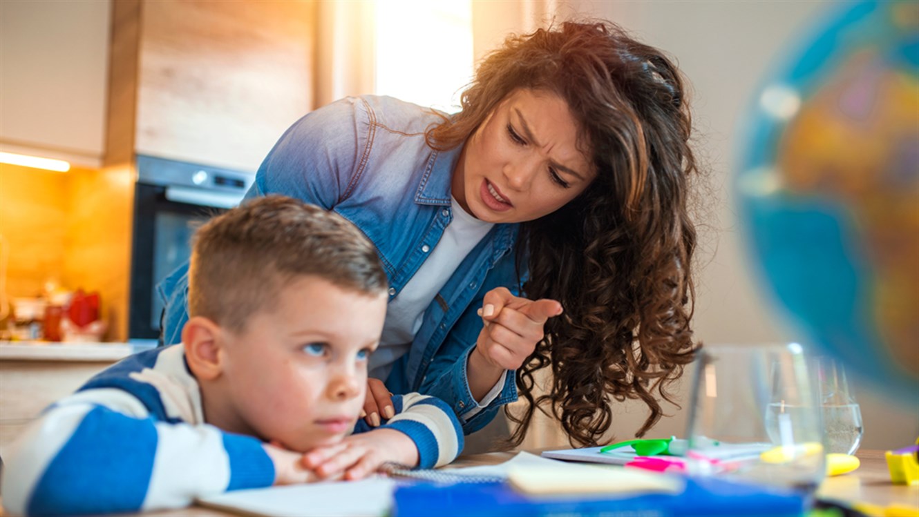  الأمّ السامة... كيف تدمّر صحة ابنائها النفسية؟