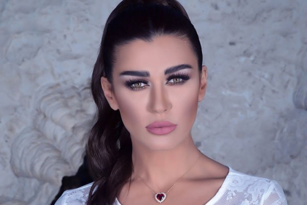 ممثلة لبنانية شهيرة تنشر فاتورة مولد الكهرباء في منزلها وتعلّق: وبعدين كيف فينا نكمل؟