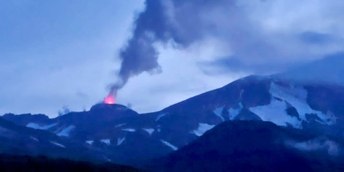 حدث طبيعي نادر في ألاسكا يشهد انفجار 3 براكين في الوقت نفسه