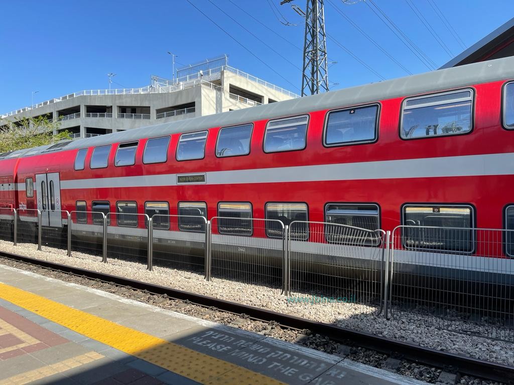 الحكومة تسعى لتطبيق الشارة الخضراء في المواصلات العامة