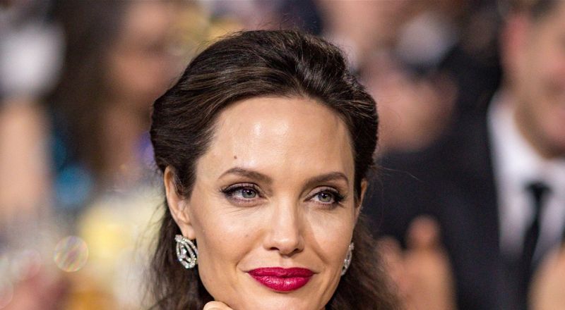 أنجلينا جولي تنشئ حساباً على إنستغرام لرواية قصص الأفغان