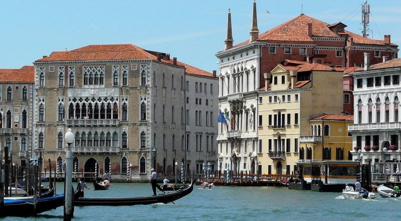 فينيسيا تفرض رسوم دخول على السائحين من صيف 2022