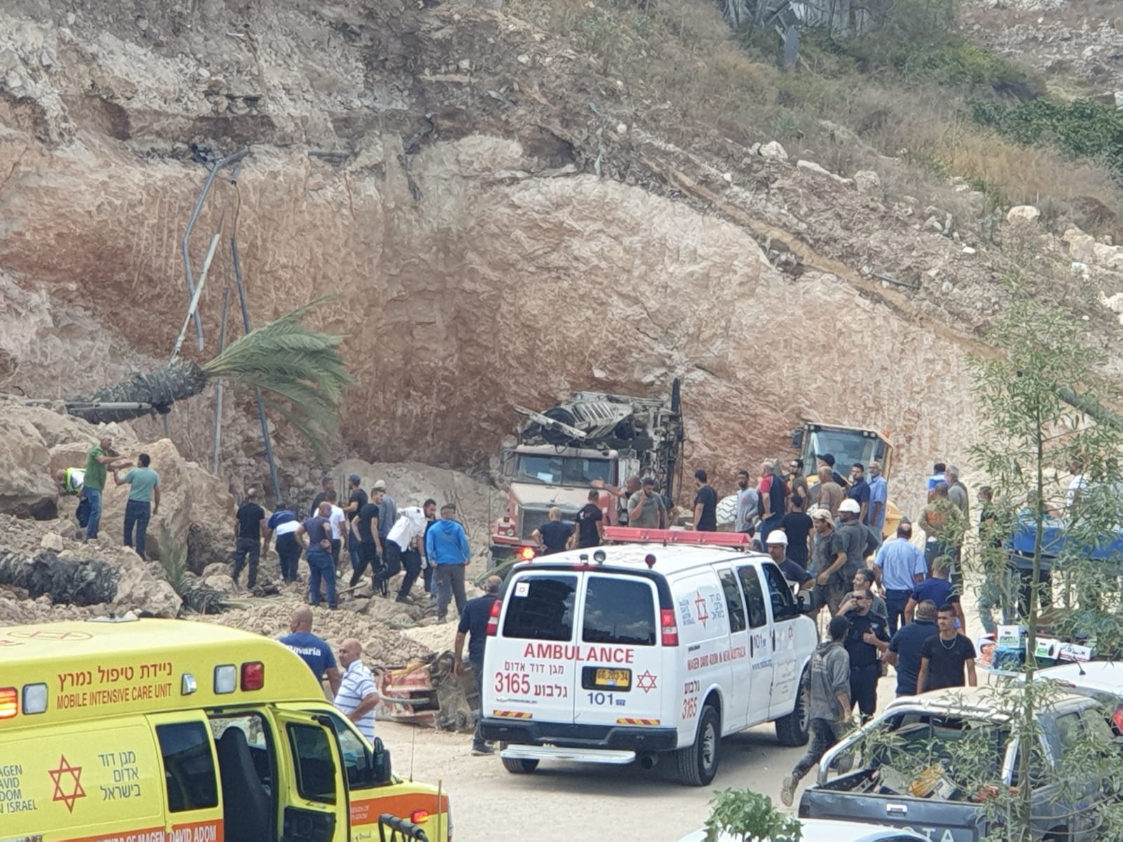 كفركنا: إنقاذ العامل وإحالته للعلاج وإغلاق شارع 754 تخوفًا من انهيار جديد