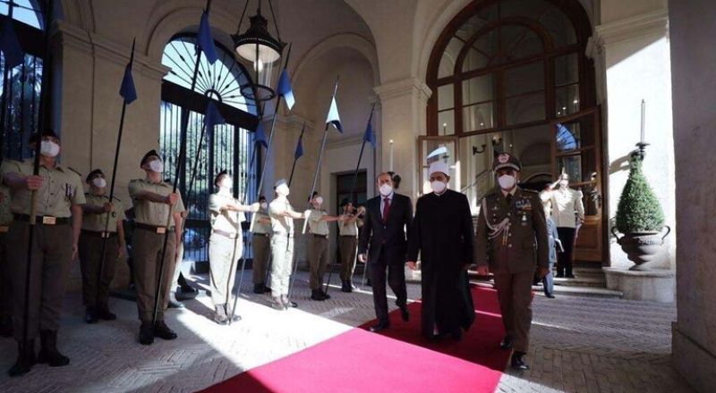 الرئيس الإيطالي يصف شيخ الأزهر بـالملهم