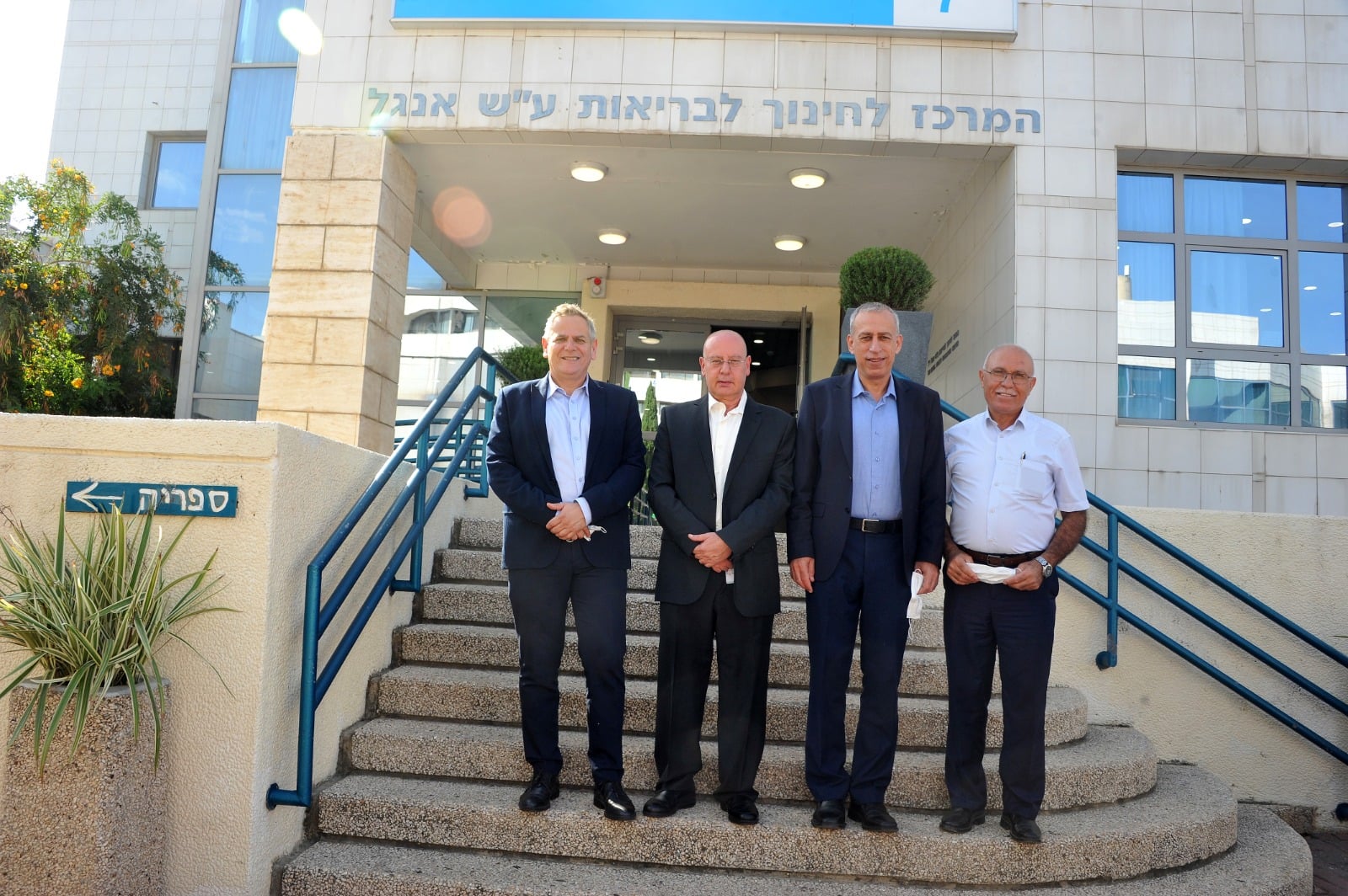 وزيز الصحة يُثني على أداء المركز الطبي الجليل أثناء زيارته 