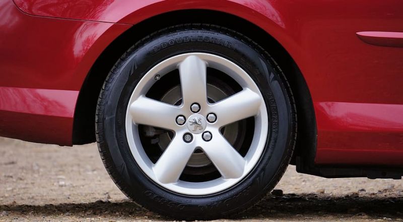 نصائح لاختيار الإطارات المناسبة للسيارة