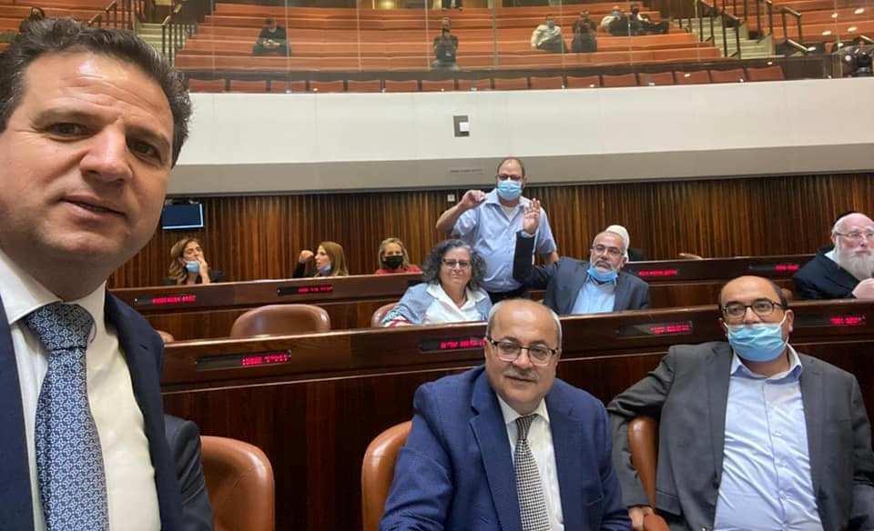 أيمن عودة والمشتركة تطالب الشاباك برفع حمايته لرؤوس الإجرام