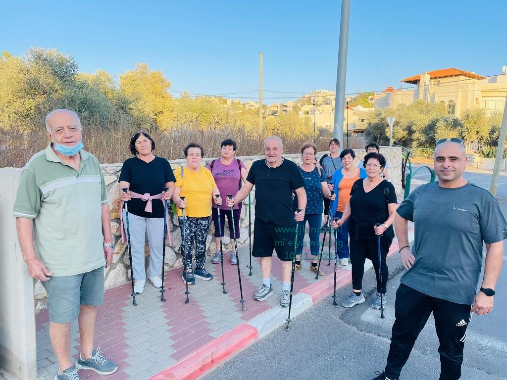 بمبادرة قسم الرفاه الاجتماعي في مجلس معليا- دورة رياضة (مشي مع العصي) הליכה נורדית حيوية للمسنين