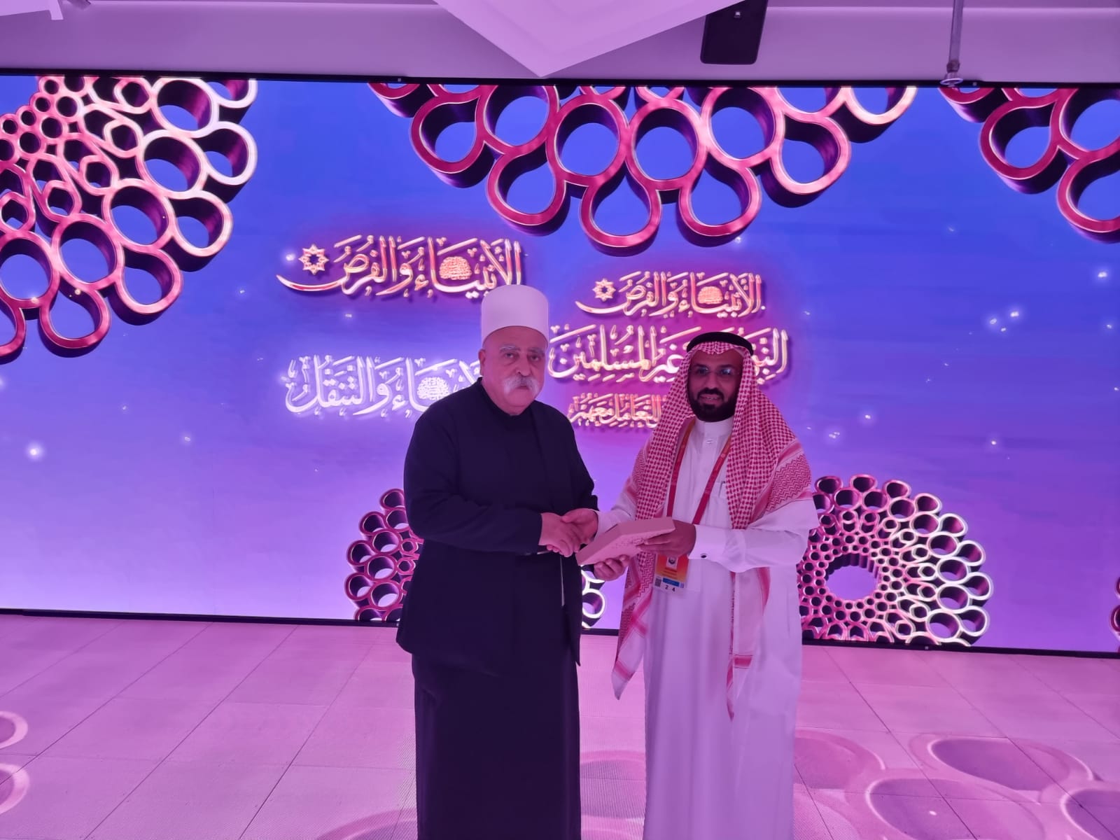 الشيخ موفق طريف في زيارة تواصل  لأمارة دبي