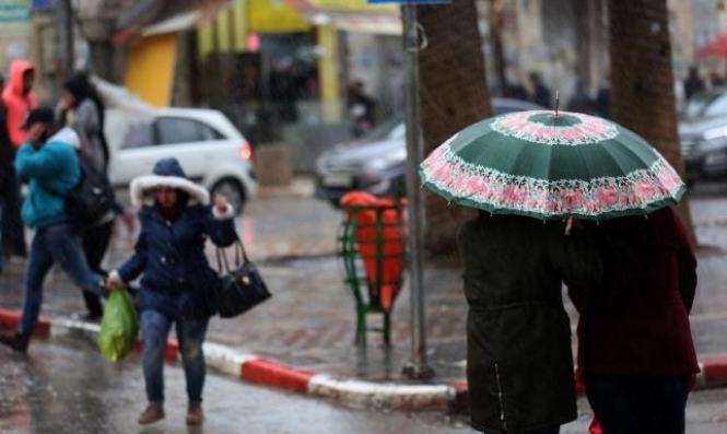 حالة الطقس: انخفاض درجات الحرارة وأمطار متفرقة