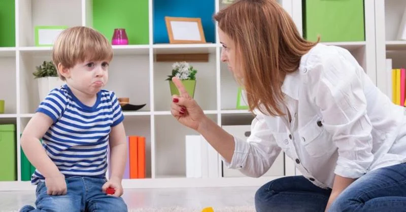 اطفال جبلنا- إليكِ تأثير المعاملة السيئة للطفل على صحة أسنانه