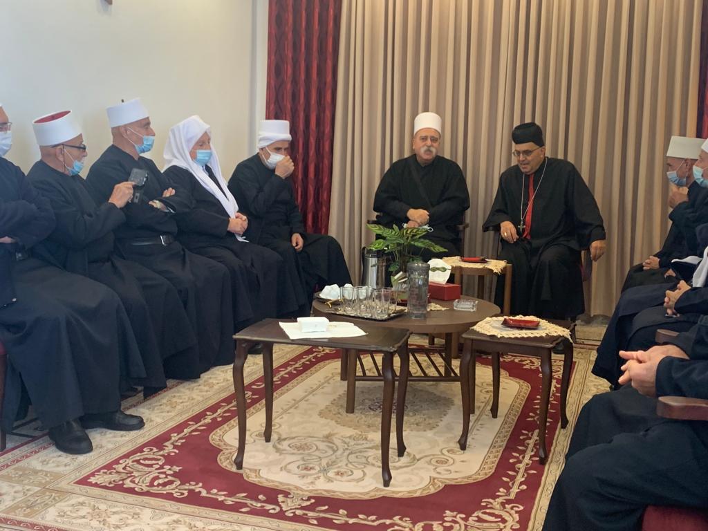 الشيخ موفق طريف ووفد من الطائفة المعروفية يعايدون المطران يوسف متى بالاعياد المجيدة