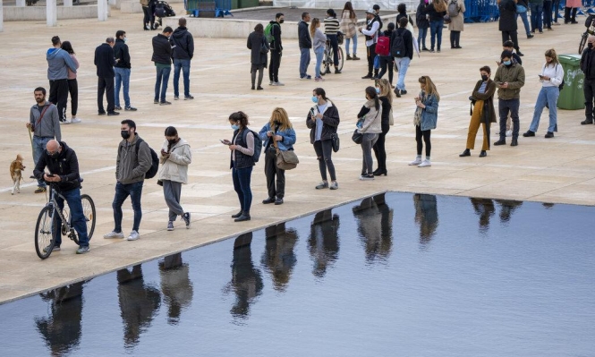 قرابة الـ50 ألف إصابة جديدة بالأمس .. وتحذيرات من عدم جهوزية الطواقم الطبية!