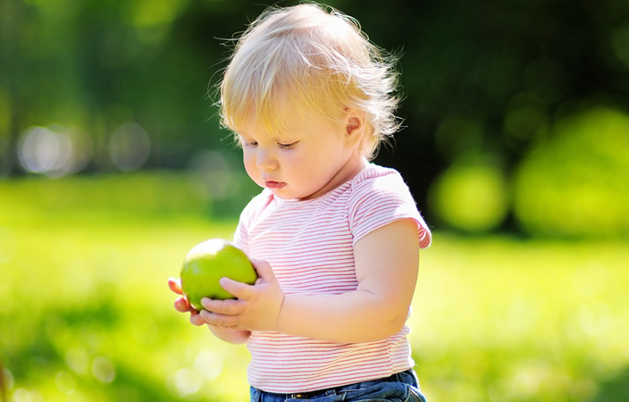 اطفال جبلنا- 6 طرق لتشجيع طفلك على الالتزام بنظام غذائي صحي