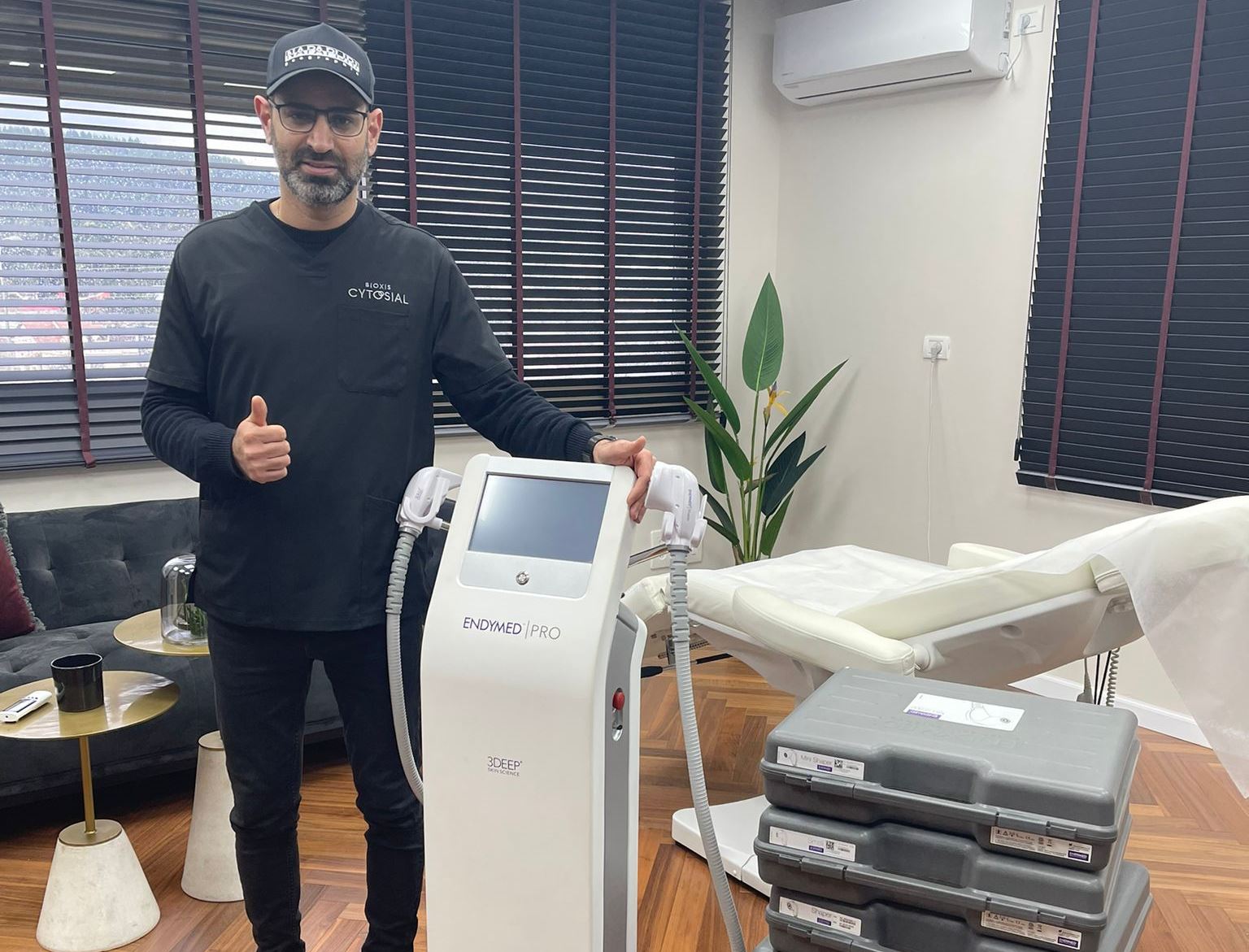 أجهزة جديدة في عيادة D.M.C للعلاجات التجميلية وطرق جديدة للعلاج-فرع معليا