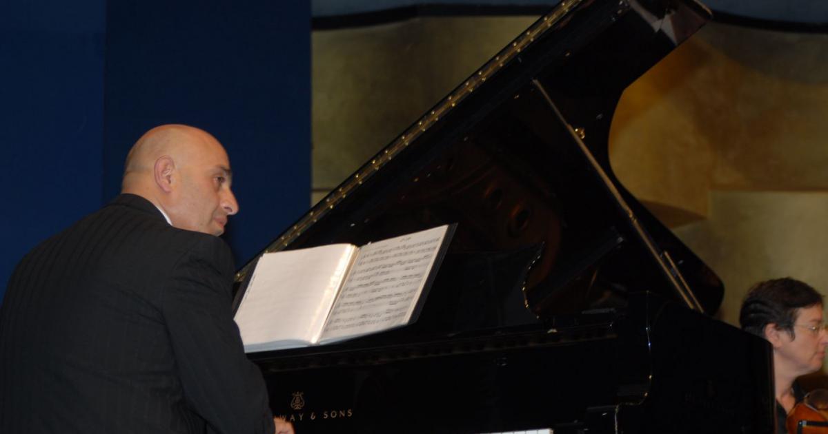 ابن ترشيحا- المايسترو تيسير حداد يقدم تجربة موسيقية عالمية متكاملة - Meo