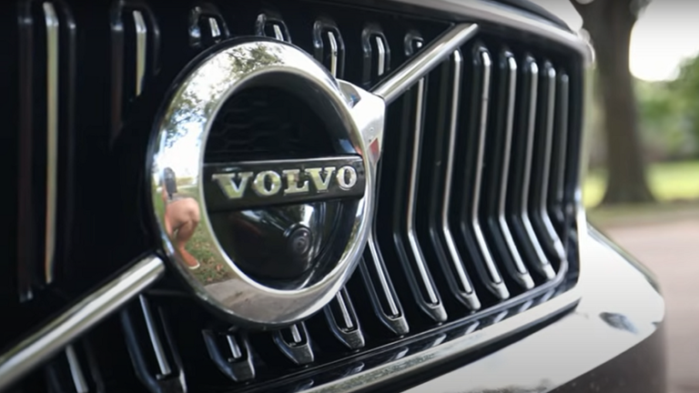 Volvo تجمع التطور والأمان في سيارة أخرى