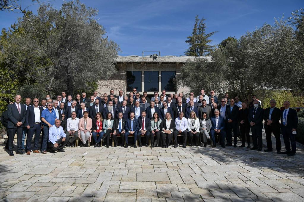 أكثر من 100 رئيس سلطة محلية بجولة بالقدس تنتهي بلقاء مع رئيس الدولة