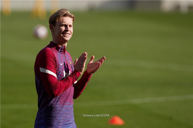 دي يونج يراجع قرار مغادرته لبرشلونة