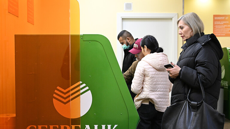 أكبر بنك روسي يعلن خروجه من الأسواق الأوروبية بعد تهديدات أمنية