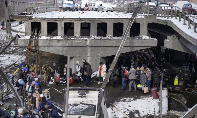 القتال يحتدم خارج كييف وموسكو تهدد باستهداف شحنات الأسلحة الغربية إلى أوكرانيا