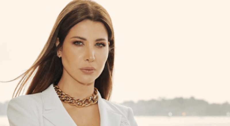 صورة قديمة لنانسي عجرم ووالدتها تغزو الانترنت.. شاهدوا الشبه بينهما