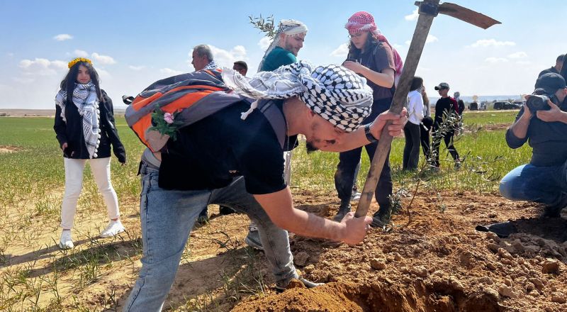 انتهاء فعالية يوم الأرض الخالد في النقب: انسحاب مشاركين بعد كلمة بركة
