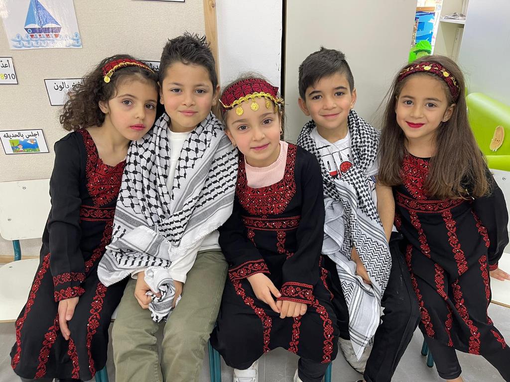 حين الأحفاد يتناقلون تراث أجدادهم في بستان الفراشات- معليا- لسه الدنيا بخير