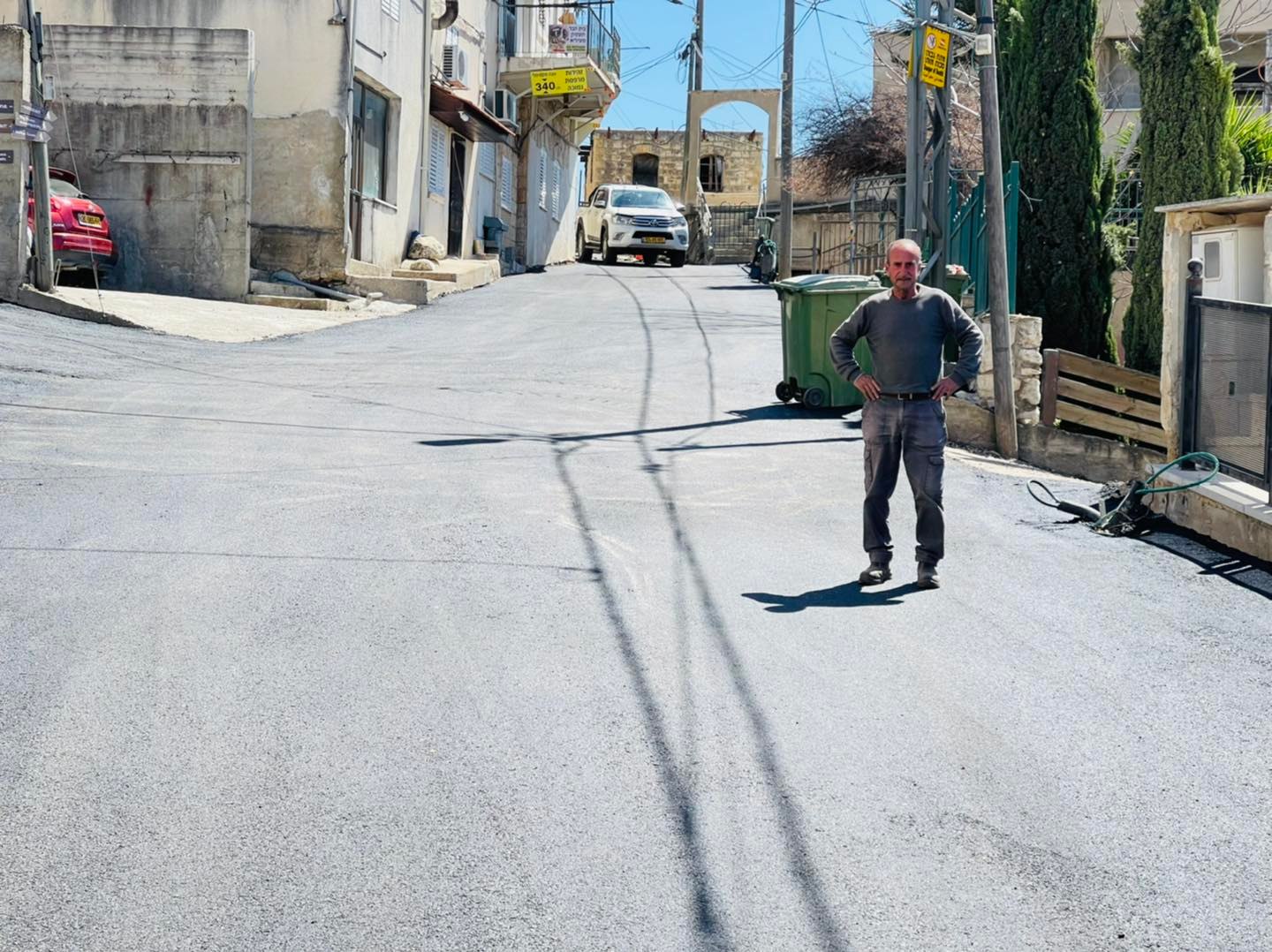 قبل العيد- تعبيد الشوارع المؤدية الى الكنيسة, القلعة والمقبرة في معليا